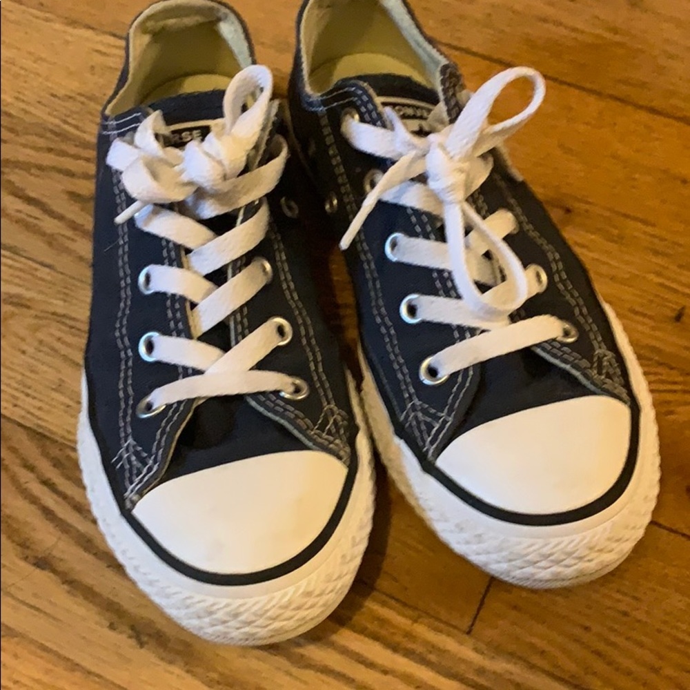 Navy Blue low Converse